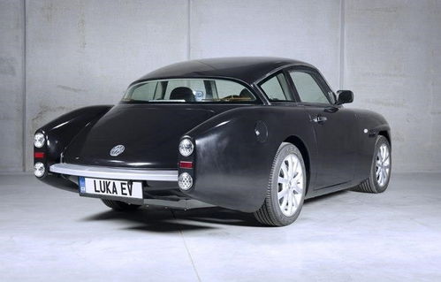 車重僅為815kg采用四輪轂電機驅(qū)動,續(xù)航300km復(fù)古電動轎跑老爺車